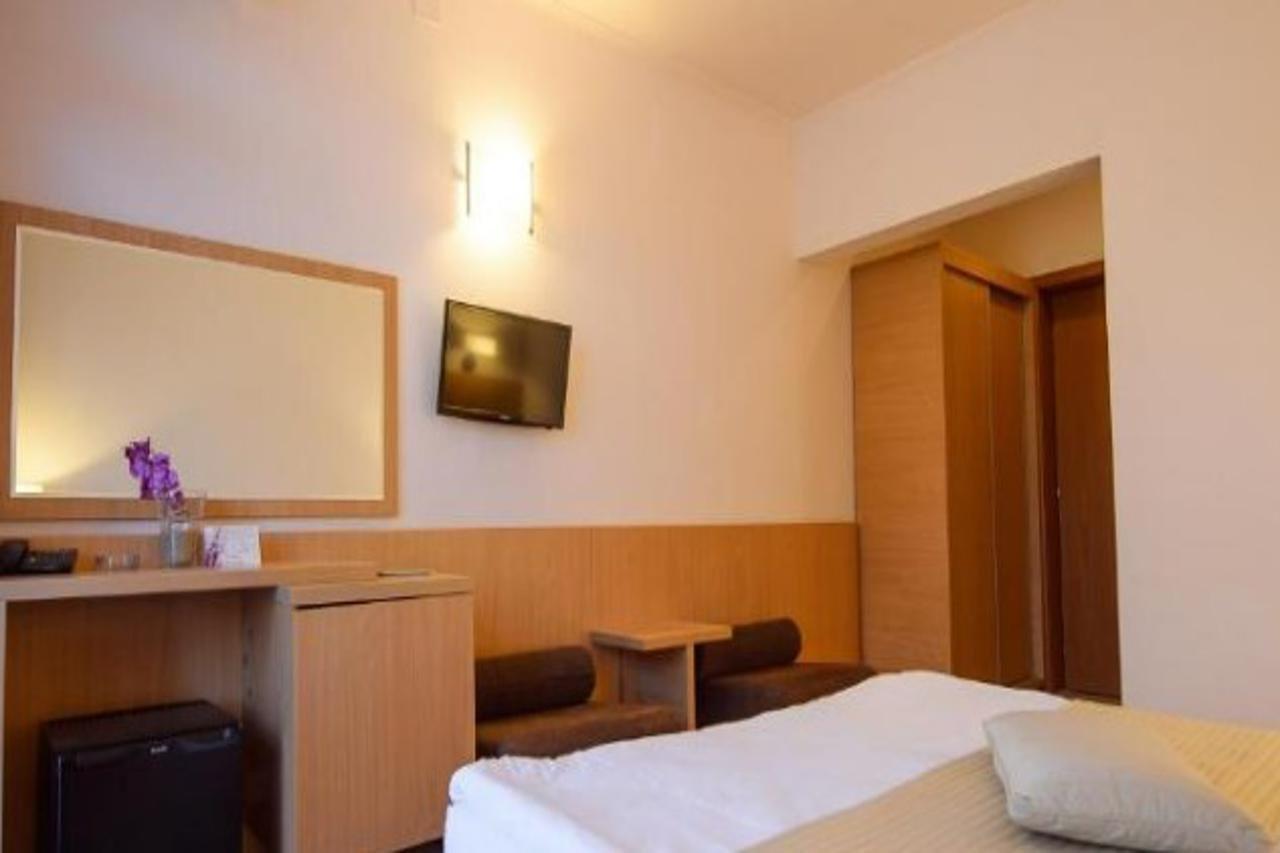 Hotel Sara Neptun Exterior photo