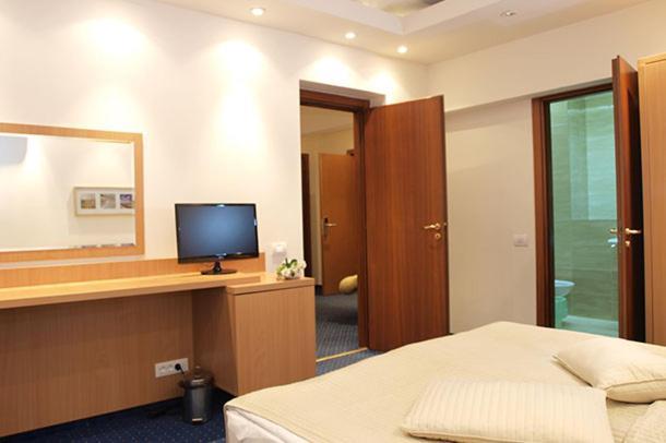 Hotel Sara Neptun Exterior photo