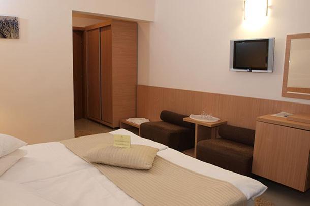 Hotel Sara Neptun Exterior photo